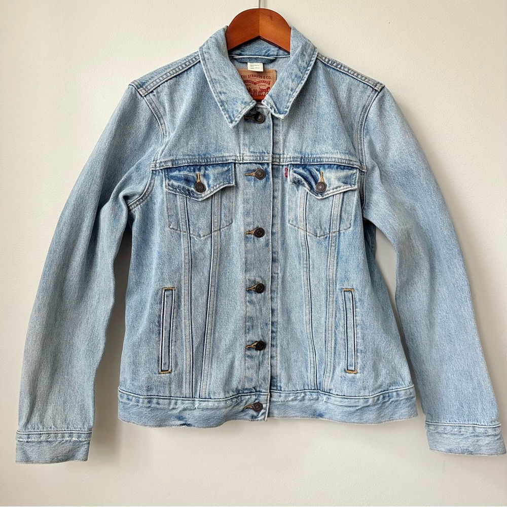 LEVI’S | EX-BOYFRIEND TRUCKER DENIM JEAN JACKET MEDIUM WASH PREMIUM NON-STRETCH